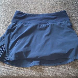 RARE PLAY OFF THE PLEATS MID RISE SKIRT !!!!!!!!!